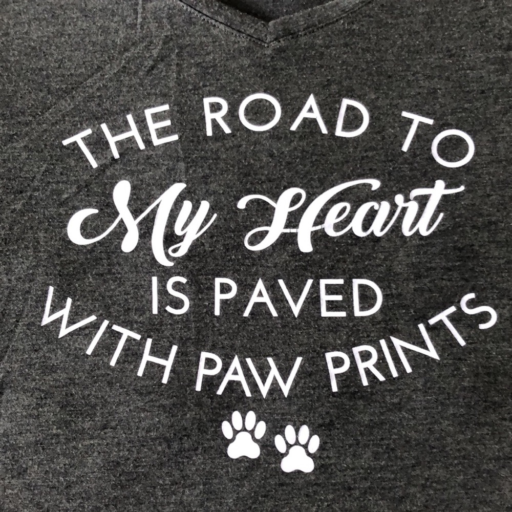 Road to My Heart Paved with Paw Prints Apt. 9 Top - Picture 2 of 3